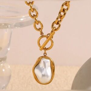Baroque Pearl Pendant Necklace 18k gold plated